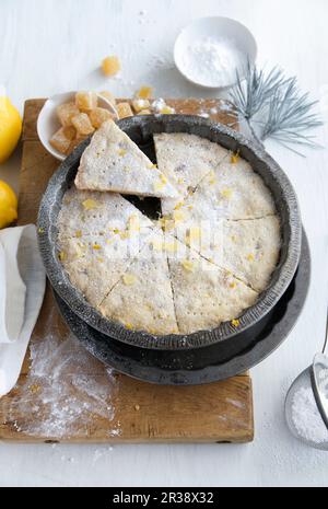 Zitronen- und Ingwer-Shortbread in einer Dose Stockfoto