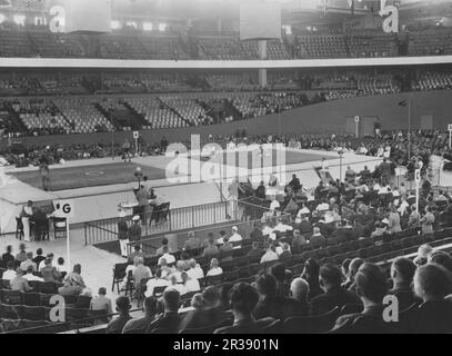 Olympische Spiele 1936 In Berlin. Die Olympischen Sommerspiele 1936 (deutsch: Olympische Sommerspiele 1936), offiziell bekannt als die Spiele der XI. Olympiade (deutsch: Spiele der XI Olympiade) und allgemein als Berlin 1936 bekannt, war eine internationale Multisport-Veranstaltung, die vom 1. Bis 16. August 1936 in Berlin stattfand. Die deutsche Halle in Berlin, ein Stadion, das für die olympischen sommerspiele 1936 und die Wrestling-Veranstaltungen gebaut wurde. Stockfoto