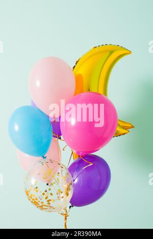 Nahaufnahme der bunten Ballons zum Geburtstag Stockfoto