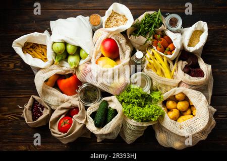 Null-Abfall-Shopping und bewusstes Konsumkonzept, Lebensmitteleinkäufe. Stockfoto