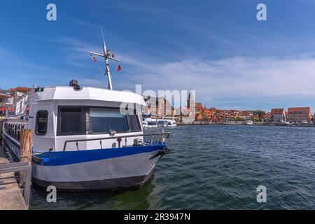 Abendlicht, Waren Mueritz, Mecklemburgische Seenplatte, Seengebiet Mecklenburg, Mecklenburg-Vorpommern, Ostdeutschland Stockfoto