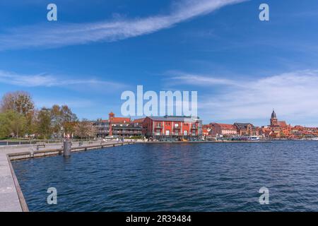 Abendlicht, Waren Mueritz, Mecklemburgische Seenplatte, Seengebiet Mecklenburg, Mecklenburg-Vorpommern, Ostdeutschland Stockfoto