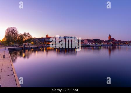 Abendlicht, Waren Mueritz, Mecklemburgische Seenplatte, Seengebiet Mecklenburg, Mecklenburg-Vorpommern, Ostdeutschland Stockfoto