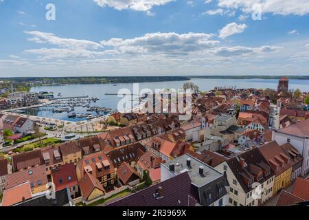 Blick von der Marienkirche auf die Landstadt Waren, Mueritz, Mecklemburgische Seenplatte, Mecklenburg-Vorpommern, Ostdeutschland, Europa Stockfoto