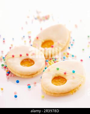 Ostereier-förmige Kekse mit Orangengeschmack Stockfoto