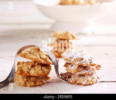 Haferkekse mit Geschenkbändern Stockfoto