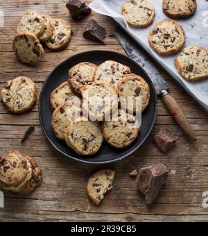 Hausgemachtes Butterbrot mit Schokoladensplittern Stockfoto