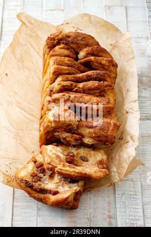 Zimt und Rosinenbrot zum Auseinanderziehen Stockfoto