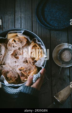 Rüschenkuchen aus Filo-Gebäck mit Zimtzucker Stockfoto