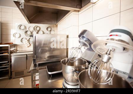 Ausrüstung aus Edelstahl für die Lebensmittelherstellung Stockfoto