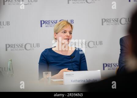 München, Deutschland. 22. Mai 2023. Katharina Schulze bei der Diskussion über Migration und Sicherheit in Bayern im Internationalen Presseclub in München am 22. Mai 2023. (Foto: Alexander Pohl/Sipa USA) Guthaben: SIPA USA/Alamy Live News Stockfoto
