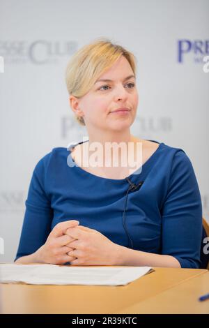 München, Deutschland. 22. Mai 2023. Katharina Schulze bei der Diskussion über Migration und Sicherheit in Bayern im Internationalen Presseclub in München am 22. Mai 2023. (Foto: Alexander Pohl/Sipa USA) Guthaben: SIPA USA/Alamy Live News Stockfoto