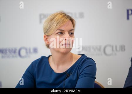 München, Deutschland. 22. Mai 2023. Katharina Schulze bei der Diskussion über Migration und Sicherheit in Bayern im Internationalen Presseclub in München am 22. Mai 2023. (Foto: Alexander Pohl/Sipa USA) Guthaben: SIPA USA/Alamy Live News Stockfoto