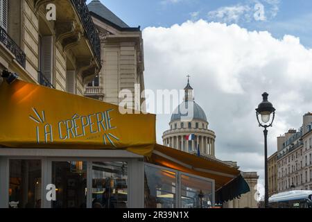 La Creperie vor dem Pantheon in Paris, Frankreich. 24. März 2023. Stockfoto