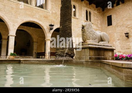 Leon del Patio del Brollador, Palacio Real de la Almudaina, Castillo de construccion califal remodelado tomado por Jaime I EN 1229, Palma, Mallorca, Balearen, Spanien. Stockfoto