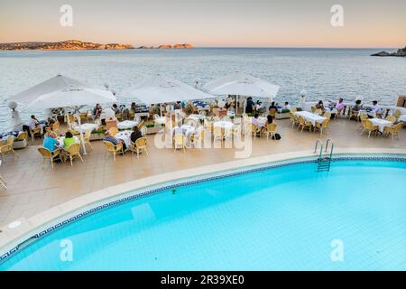 Terraza al Aire Libre bar Restaurante La Gran Tortuga, Aldea de Cala Fornells, Calvia, Mallorca, Islas Baleares, Spanien. Stockfoto