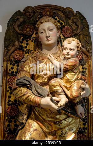 virgen del Rosario, madera tallada y policromada, anonimo, siglo XVI, Museo Diocesano, catedral de la Virgen de las Nieves, catedral de Ibiza, siglo XIII , Ibiza, balearische Inseln, Spanien. Stockfoto