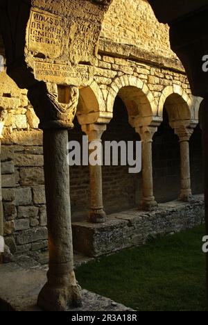 Claustro de la Catedral romanica de San Vicente (s. XI). Roda de Isábena. Aragón. España. Stockfoto