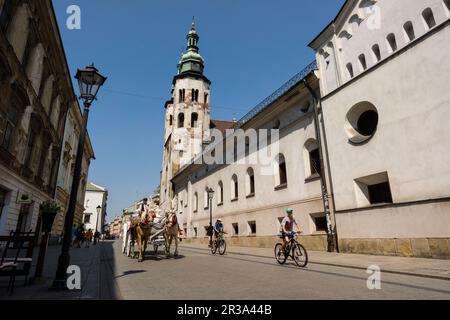 calle Glodzca y iglesia romanica de San Andres, construida entre 1079 y 1098, Cracovia, Polonia, osteuropa. Stockfoto