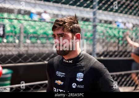 Indianapolis, Usa. 22. Mai 2023. Der niederländische Ed Carpenter Rennfahrer Rinus VeeKay (21) fährt in die Garage, nachdem er auf dem Indianapolis Motor Speedway in Indianapolis für den Indy 500 geübt hat. (Foto: Jeremy Hogan/SOPA Images/Sipa USA) Guthaben: SIPA USA/Alamy Live News Stockfoto