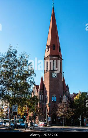 Heilige Geist Kirche, Heilige Geisterkirche Außenansicht, Perleberger Str. 36, Moabit-Mitte, Berlin, Deutschland. 1905-1906 erbautes Gebäude im neogotischen Stil Stockfoto