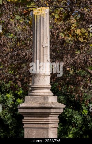 Gebrochene Säule, Symbol der unterbrochenen Existenz, Friedhof Alaró, Mallorca, Balearen, Spanien. Stockfoto