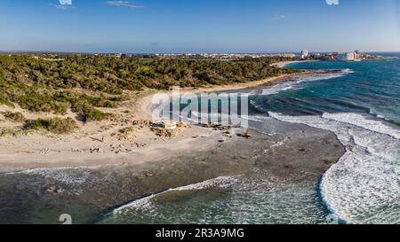 Es Peregons Petits Beach, Punta de Sa Llova, Parque Natural Marinoterrestre Es Trenc-Salobrar de Campos, Colonia de Sant Jordi, Ses Salines, Mallorca, Balearen, Spanien. Stockfoto