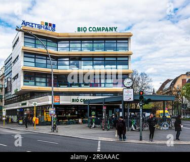 U-Bahn-Station Walther-Schreiber-Platz bedient die Linie U9 und wurde am 29. Januar 1971 in Friedenau, Tempelhof-Schöneberg, Berlin eröffnet. Stockfoto