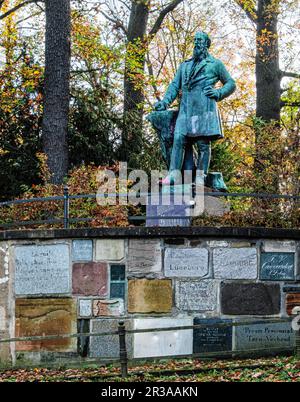 Das Jahn-Denkmal erinnert an den „Vater der Gymnastik“ Friedrich Ludwig Jahn im Hasenheide-Park in Neukölln, Berlin Stockfoto