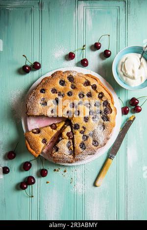 Mandel und frische Kirschtorte Stockfoto