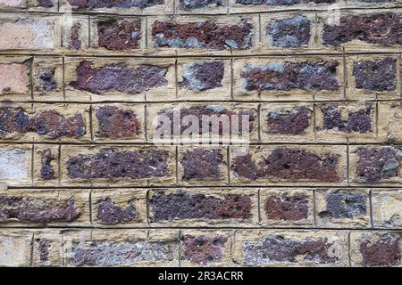 Küchenwäsche. Stoffstapel in verschiedenen Farben und Strukturen, Nahaufnahme. Küchenhandtücher auf Whit Stockfoto