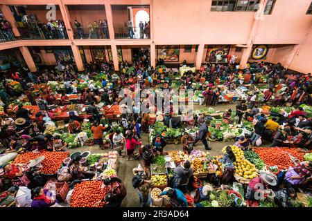 Mercado cubierto de Santo Tomas, Mercado del Centro Historico, Chichicastenango, Municipio del Departamento de El Quiché, Guatemala, Mittelamerika. Stockfoto