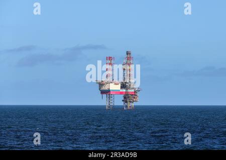 Maersk Resolve ist das dritte in einer Reihe von vier hocheffizienten 350ft-Aufbockgeräten am Flottenstandort Nordsee von Maersk Drilling. Stockfoto