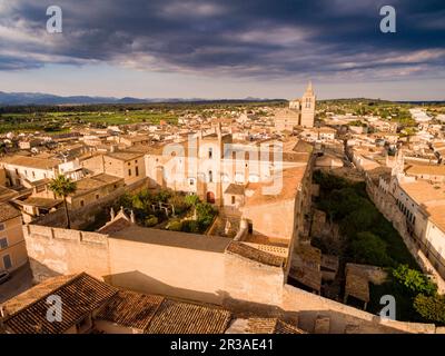 Iglesia Parroquial gotica de Santa María de Sineu y Palacio de los Reyes de Mallorca, siglo XIV, Sineu, Mancomunidad del Pla, Mallorca, Balearen, Spanien, Europa. Stockfoto