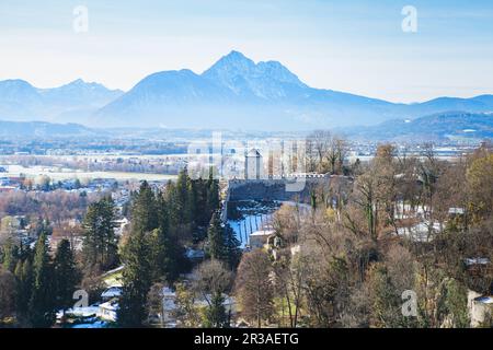 Festung Hohensalzburg. Salzburg. Österreich. Wunderschöne Aussicht auf die Salzburger Skyline mit Festung Hohensalz Stockfoto