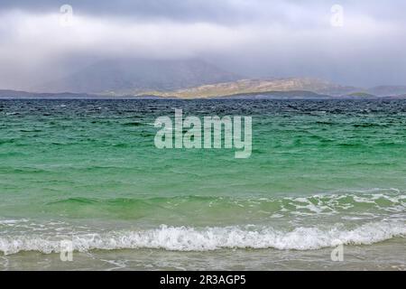 Türkisfarbenes Meer, Soft Surf und Sea Spray, Luskentyre Beach, Harris, Isle of Harris, Hebriden, Outer Hebrides, Western Isles, Schottland, Großbritannien Stockfoto