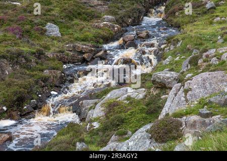 Schottischer Bergbach in den schottischen Highlands, Harris, Isle of Harris, Äußere Hebriden, westliche Inseln, Schottland, Vereinigtes Königreich Stockfoto