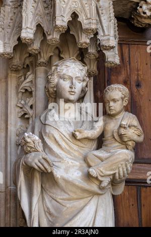 Virgen y El Niño, Portal del Mirador, Catedral de Mallorca, La Seu, l siglo XIII gótico Levantino, Palma, Mallorca, Balearen, Spanien. Stockfoto