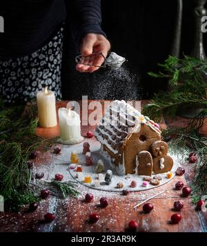 Lebkuchenhaus mit Puderzucker Stockfoto