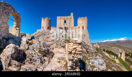 Ruinen von Rocca Calascio in den Abruzzen - Gran Sasso Nationalpark in Süditalien Stockfoto