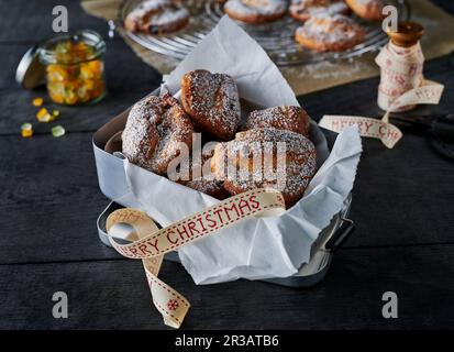 Mini-Stollen als Geschenk Stockfoto