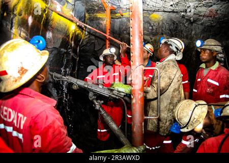 Unterirdischer Platin-Palladium-Bergbau und Ausrüstung Stockfoto