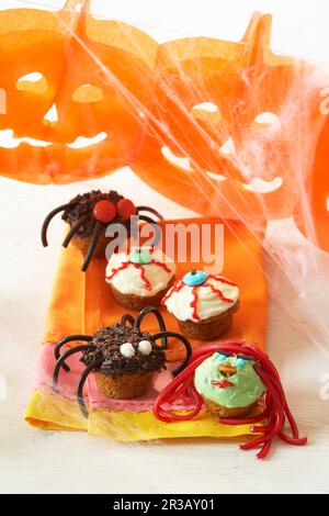 Kürbis-Cupcakes für Halloween Stockfoto
