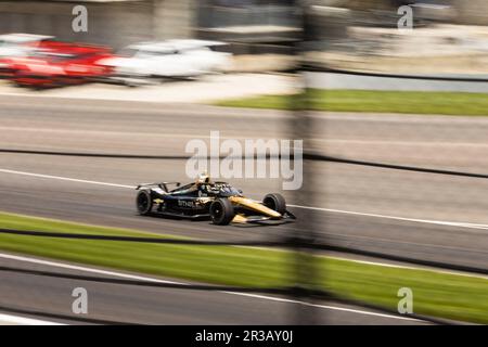 Indianapolis, USA. 22. Mai 2023. INDIANAPOLIS, INDIANA - 22. MAI: Ed Carpenter Racing-Fahrer Ed Carpenter (33) der Vereinigten Staaten übt am 22. Mai 2023 in Indianapolis, Indiana, auf dem Indianapolis Motor Speedway für den Indy 500. Kredit: Jeremy Hogan/Alamy Live News Stockfoto