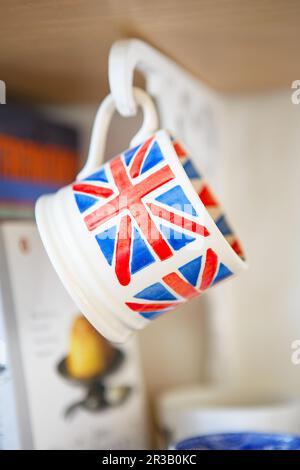 Britische Gewerkschafts-Jack-Tassen. Becher mit britischer Flagge. Union Jack British Flag Teetassen Stockfoto