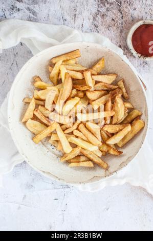 Hausgemachte pommes frites mit Ketchup Stockfoto