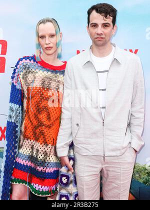 Los Angeles, Usa. 22. Mai 2023. LOS ANGELES, KALIFORNIEN, USA - MAI 22: Rebecca-Jo Dunham und Jay Baruchel treffen am 22. Mai 2023 auf der AMC The Grove 14 in Los Angeles, Kalifornien, USA, zur Premiere der „FUBAR“-Saison 1 von Netflix ein. (Foto: Xavier Collin/Image Press Agency) Kredit: Image Press Agency/Alamy Live News Stockfoto