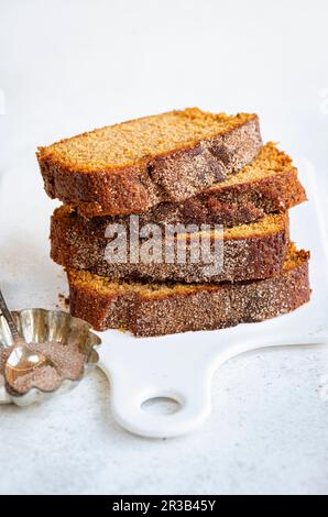Zimt-Apfelbrot Stockfoto