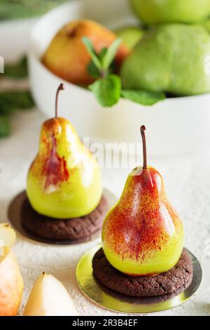 Mousse Dessert in Form einer Birnenfrucht. Mousse Cake Stockfoto