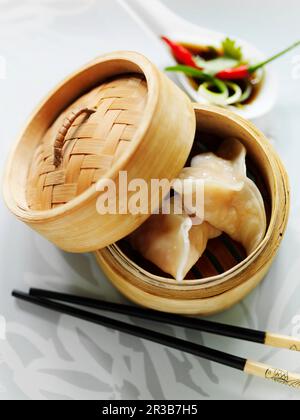 Mini-Dampfgarer mit Dim Sum Stockfoto